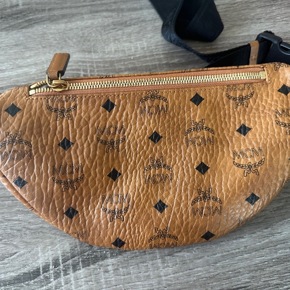 MCM Fanny Pack - Picture 2 of 2